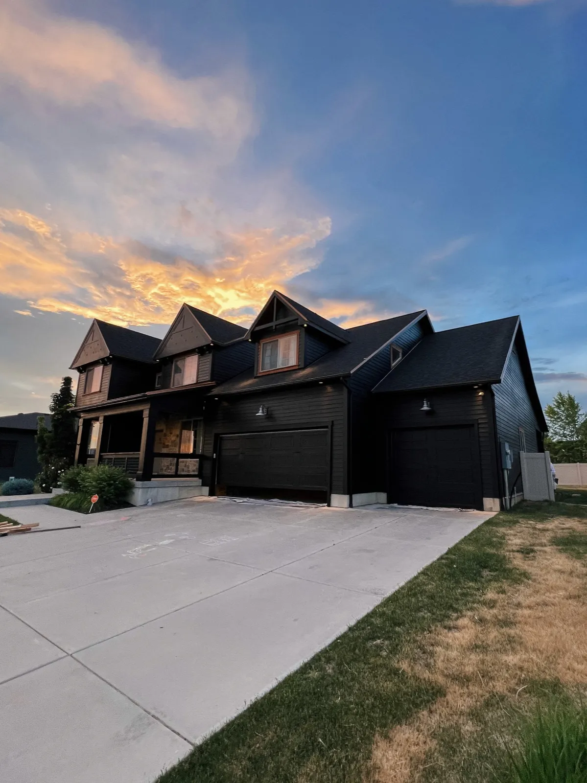 Exterior of a home painted by US Painting